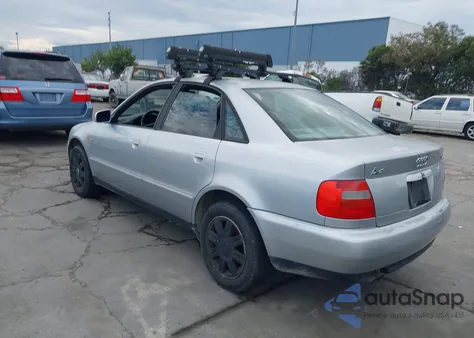 1999 Audi A4 1.8 T z USA, uszkodzony, nr VIN WAUCB28D4XA046068